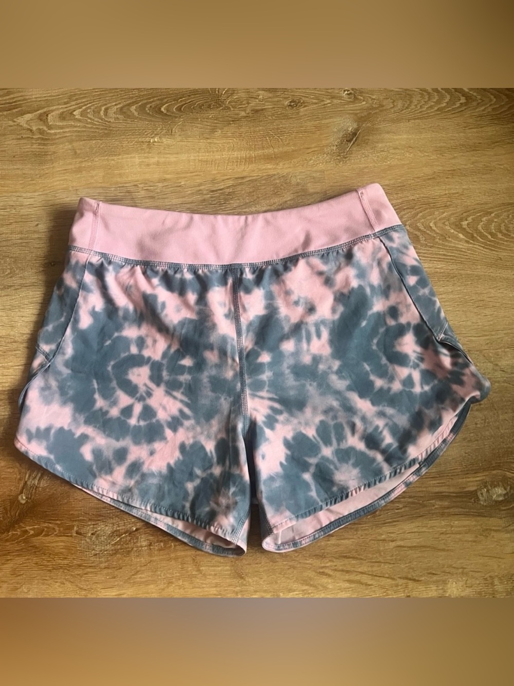 Athleta Girl Run The World 3” Shorts  
Size XL / 14  Pink & Blue-Gray Tie-Dye
